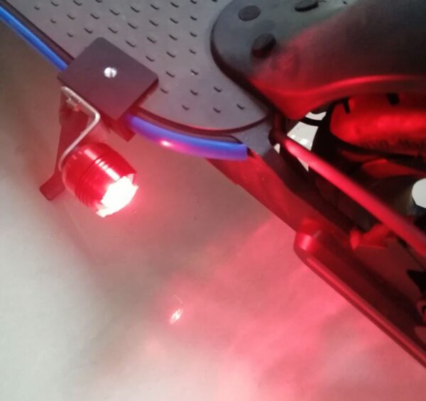 Hátsó jelzőlámpa elektromos rollerre