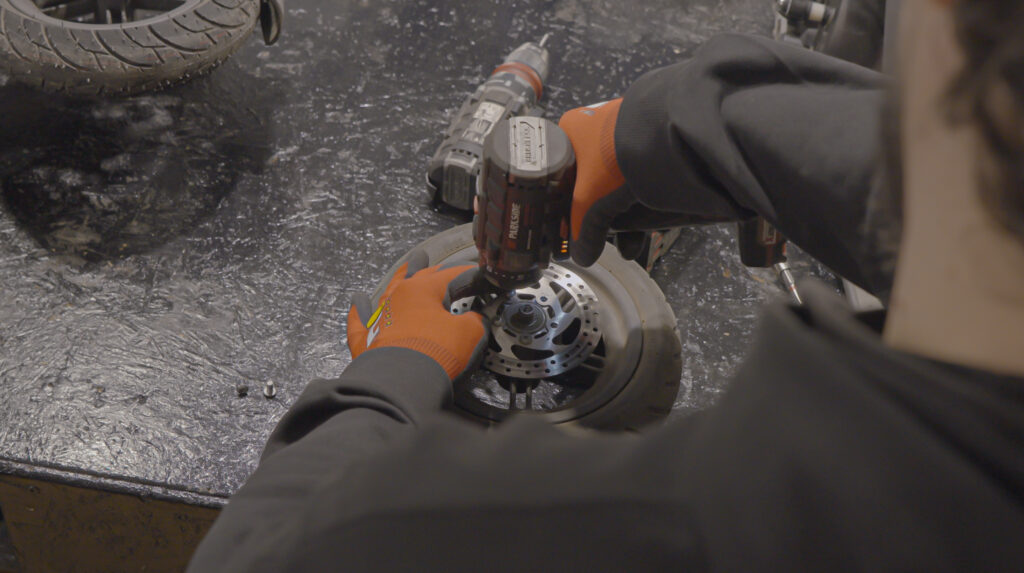 Elektromos roller féktárcsa csere